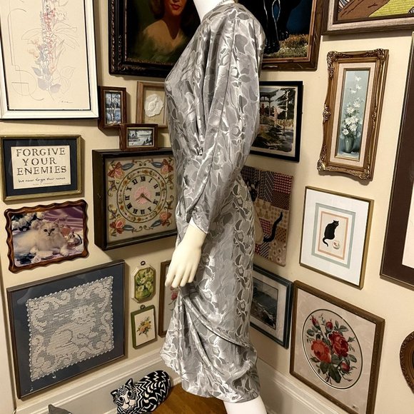 80s Vintage Jodi Schwartz Silver Gray Silky Abstract Jacquard Sculptured Dress - Picture 2 of 5